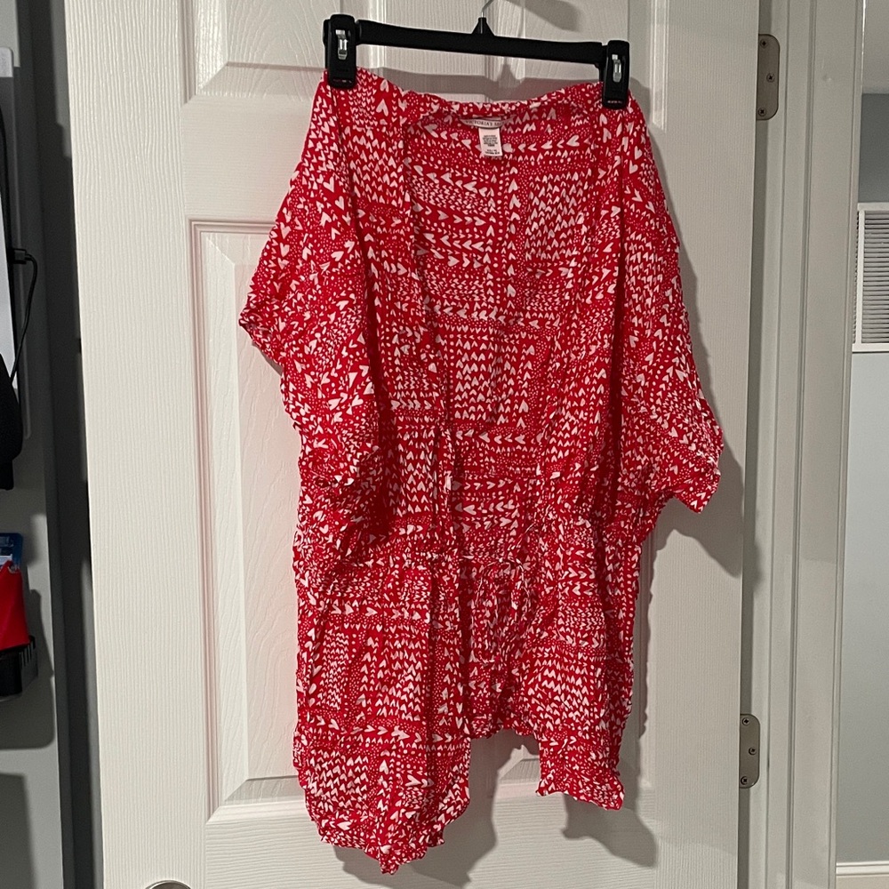Victoria's Secret Red and White Heart Pattern Tie Robe